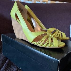 Seychelles style Far Away Place, yellow, size 8